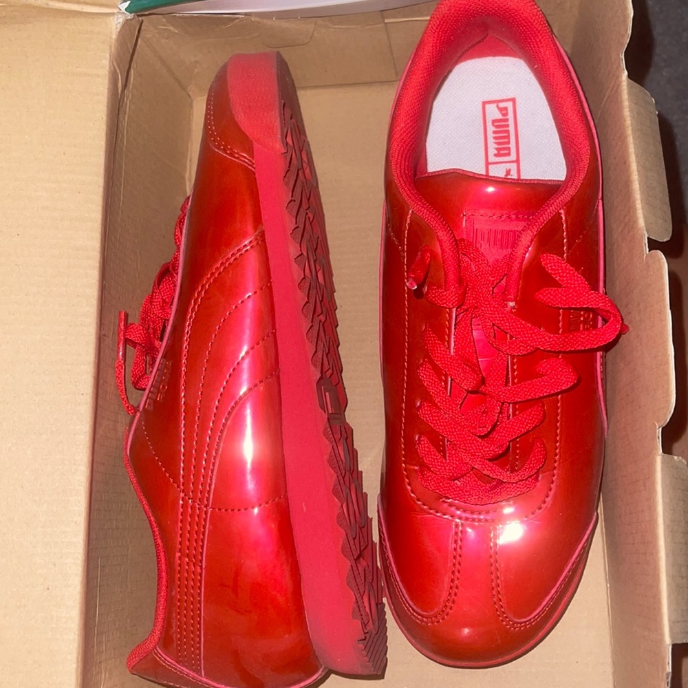 Puma tennis sneakers